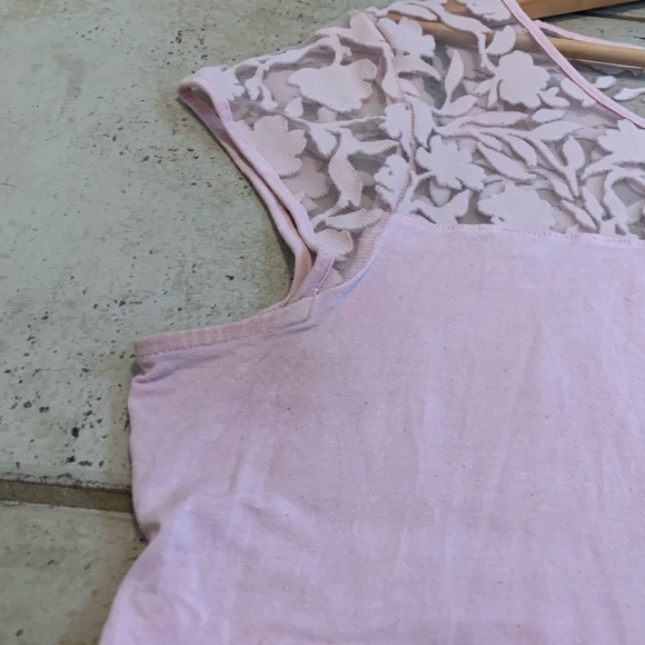 Banana Republic Women's Pink T-Shirt with Lace Yoke - Size XL - Picture 4 of 6